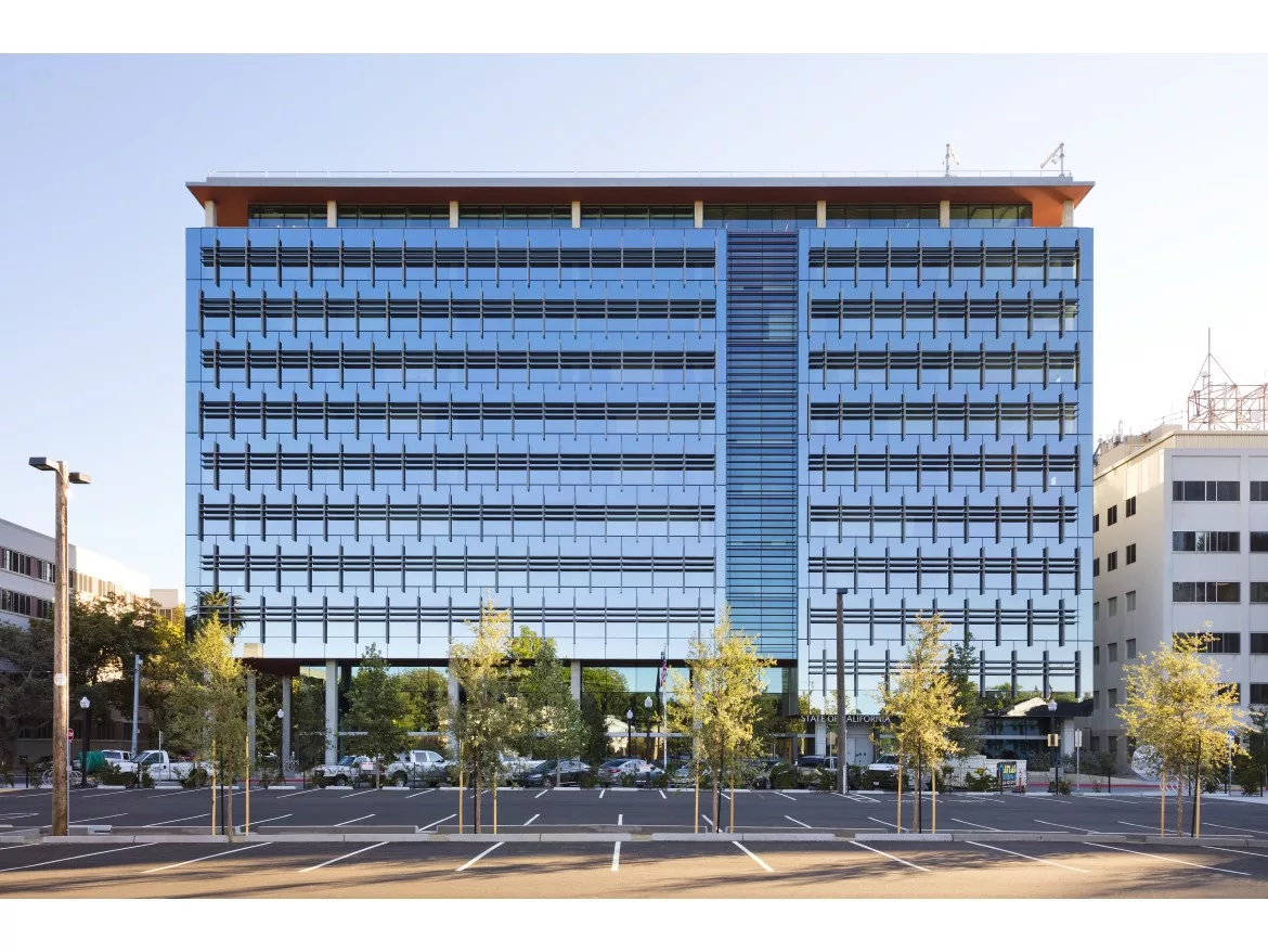 Guardian SunGuard SNR 43 SNX 51 23 - Clifford Allenby Building - c Connie Zhou.jpg
